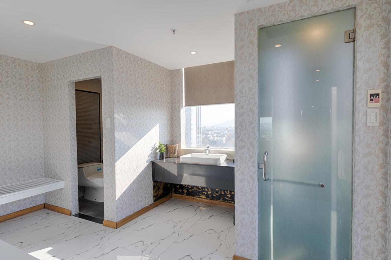 Regina Boutique Hotel Da Nang Bagian luar foto