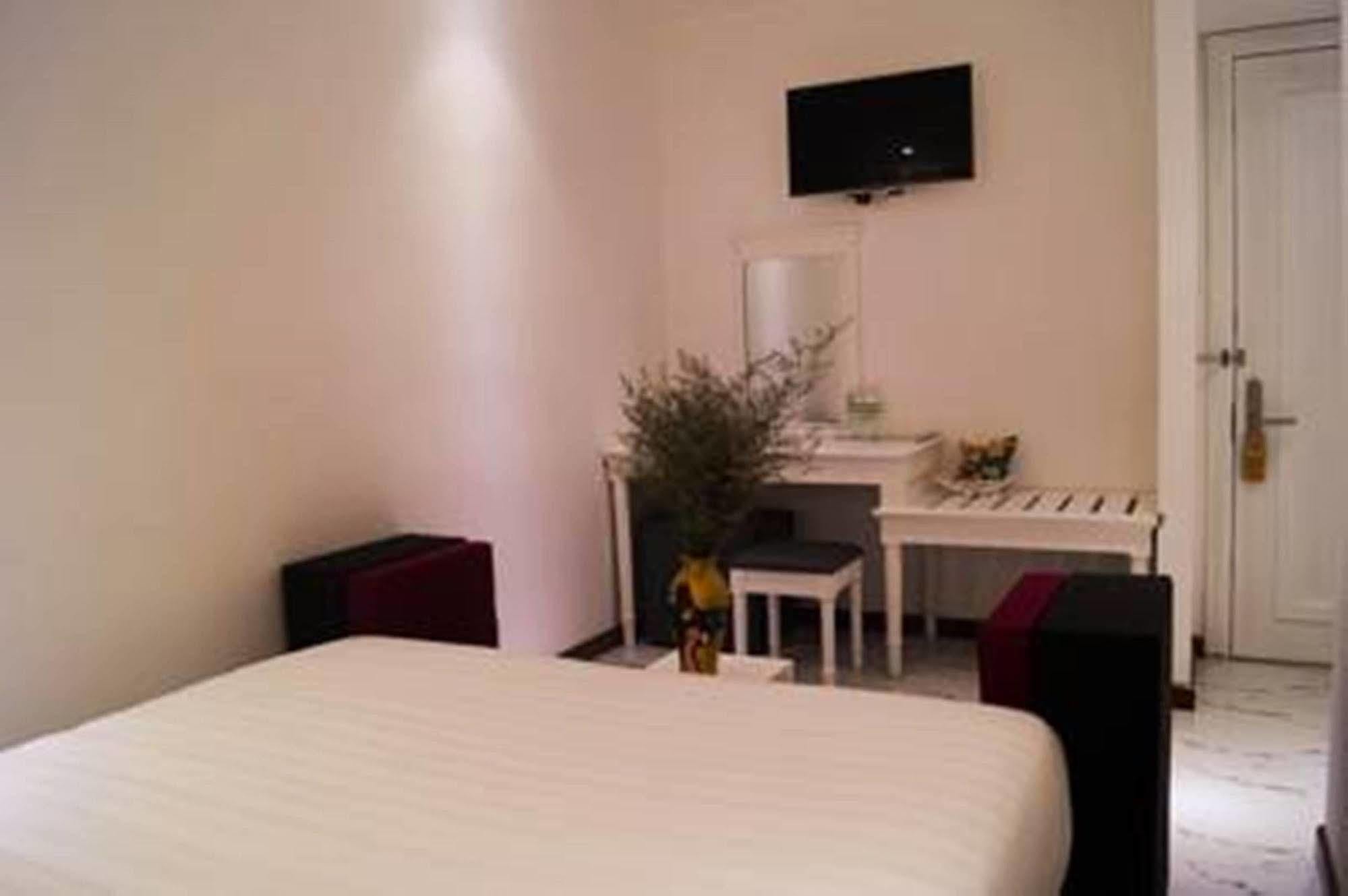 Regina Boutique Hotel Da Nang Bagian luar foto